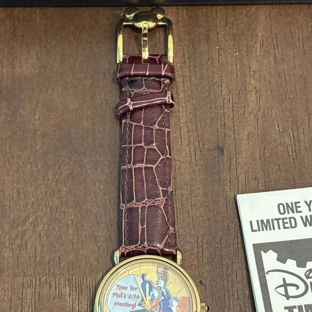 New Disney Artist Watch Donald Duck Rare! Super Nice Quality Limited